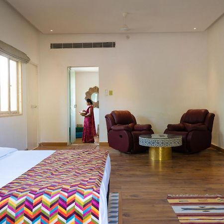 Parijat Private Pool Villa 1, 2 And 3 Bhk Ουνταϊπούρ Εξωτερικό φωτογραφία