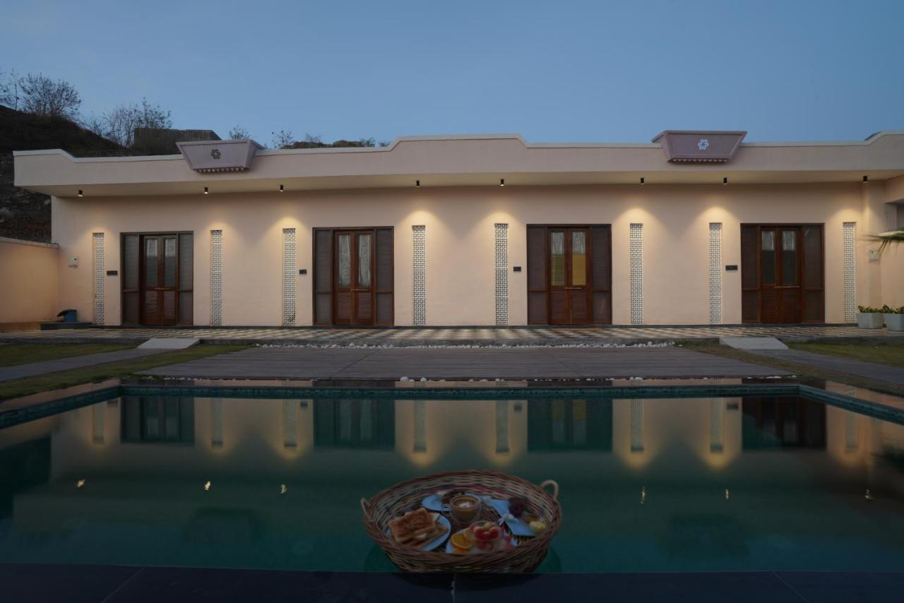 Parijat Private Pool Villa 1, 2 And 3 Bhk Ουνταϊπούρ Εξωτερικό φωτογραφία