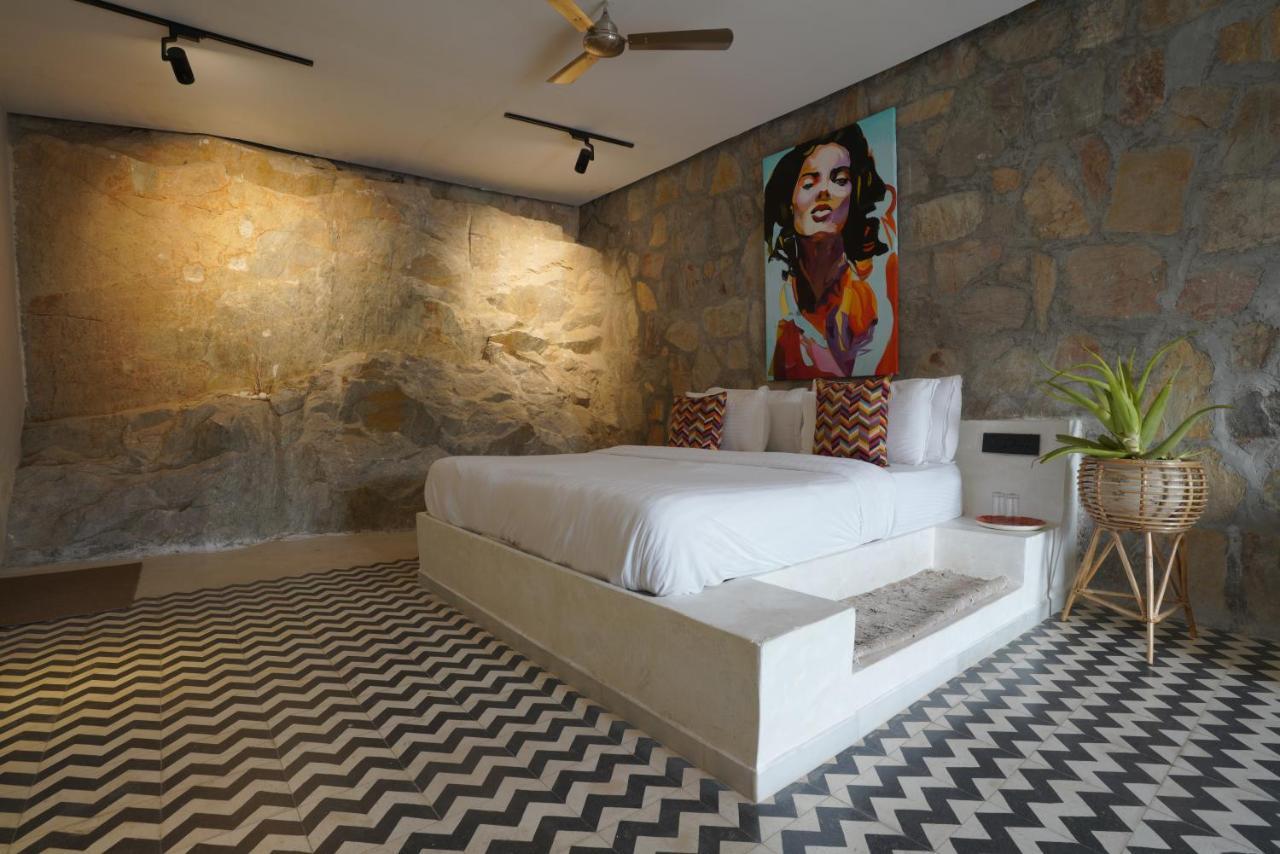 Parijat Private Pool Villa 1, 2 And 3 Bhk Ουνταϊπούρ Εξωτερικό φωτογραφία