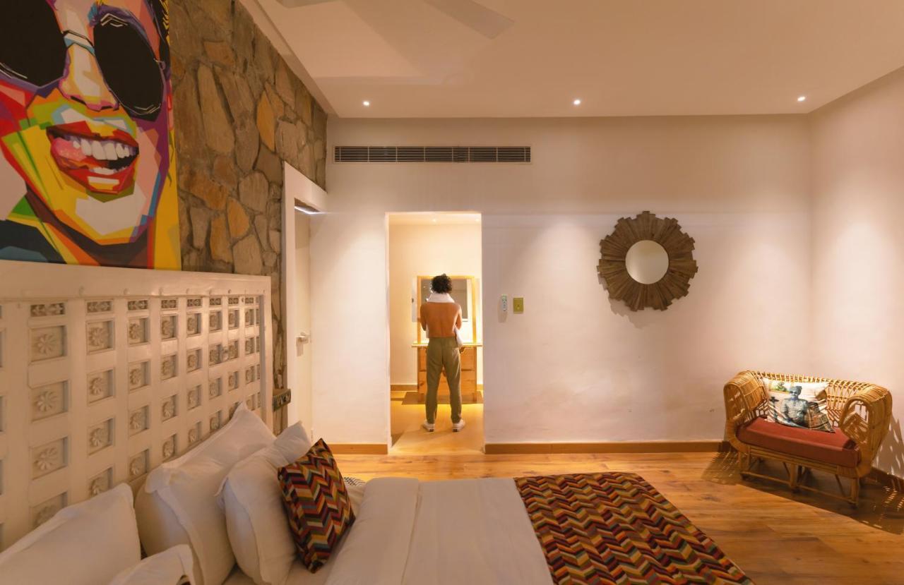 Parijat Private Pool Villa 1, 2 And 3 Bhk Ουνταϊπούρ Εξωτερικό φωτογραφία