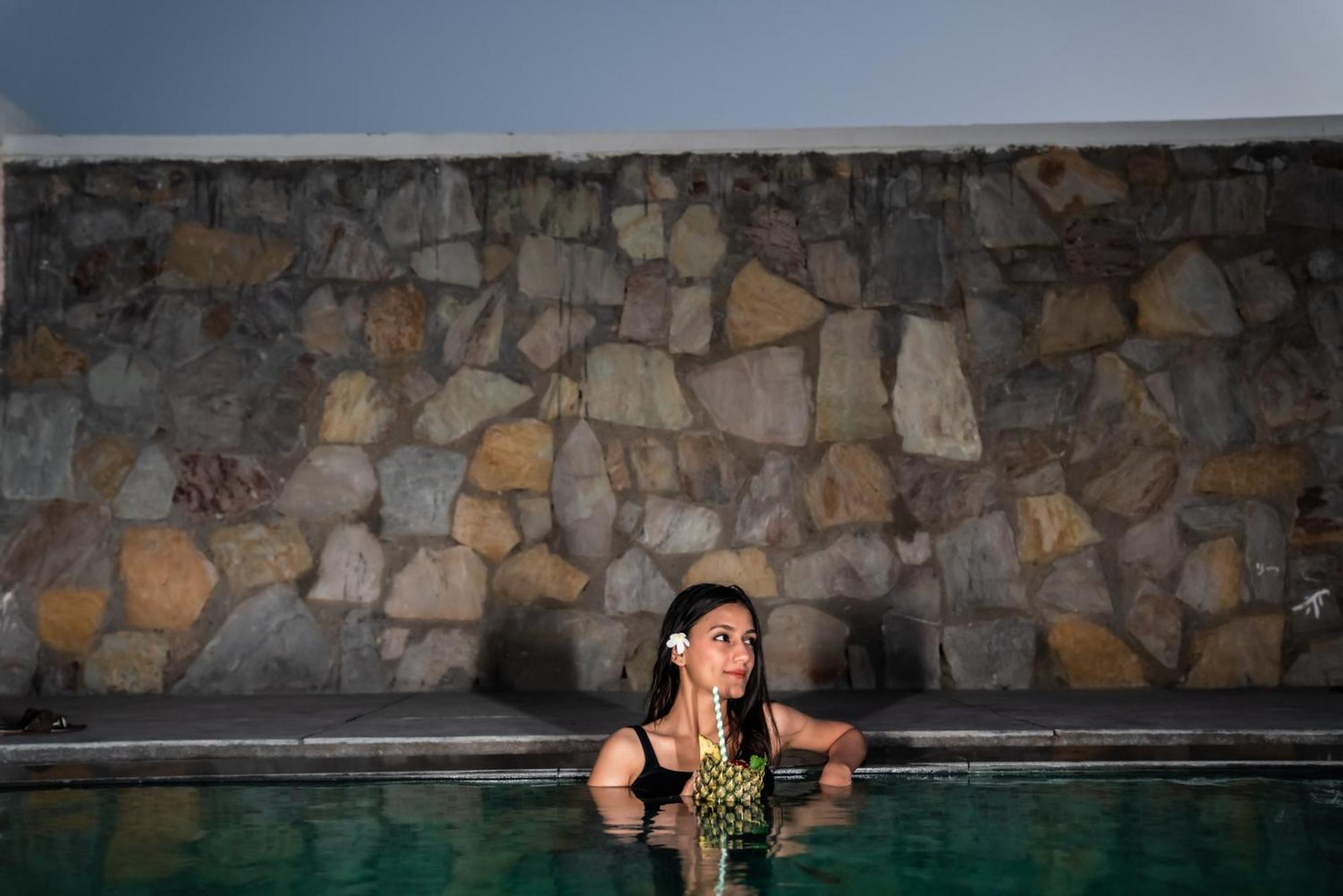 Parijat Private Pool Villa 1, 2 And 3 Bhk Ουνταϊπούρ Εξωτερικό φωτογραφία